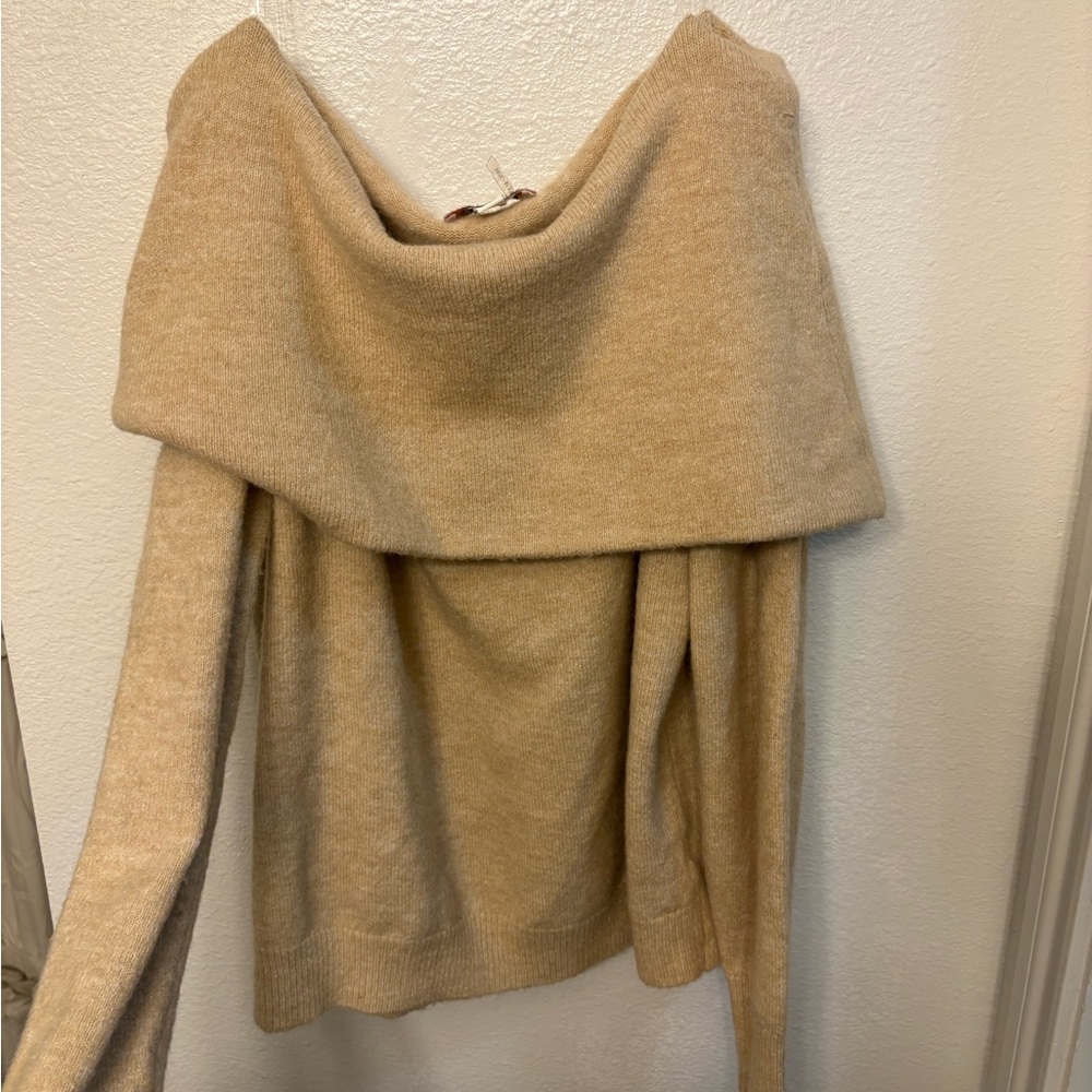 ANDREE BY UNIT Tan Off-Shoulder Sweater